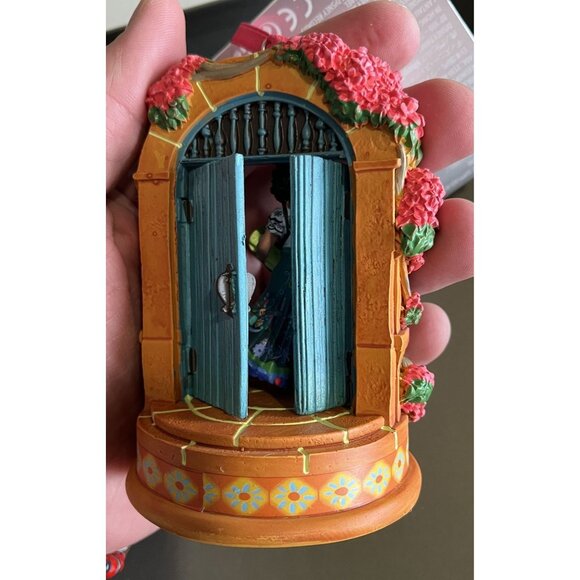 Disney: NWT Encanto Mirabel Sketchbook Singing Magic Ornament - Picture 4 of 5